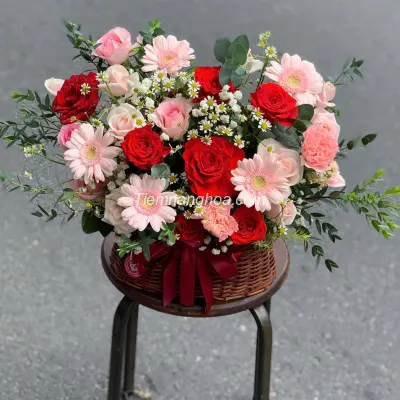 Luxurious red rose basket HG29