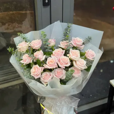 Bouquet of light pink cream roses HB179