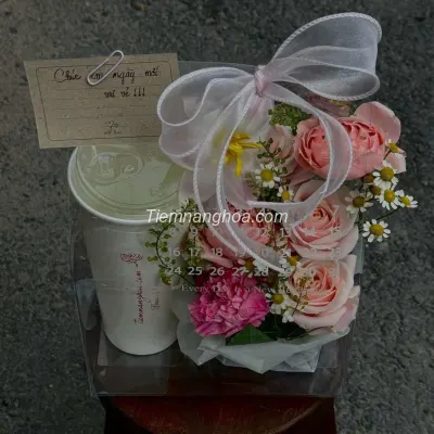 Basket of fresh flowers with mica and water SET04
