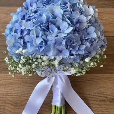 Wedding flowers in the bride's hand HC18