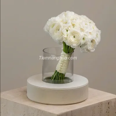 Wedding flowers in the bride's hand HC21