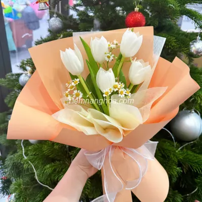 White Tulip bouquet HB190