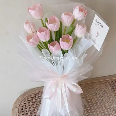 Bó hoa tulip hồng nhạt trong sáng HB235