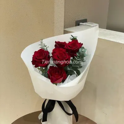 Bó hoa hồng đỏ nhỏ nhắn HB243