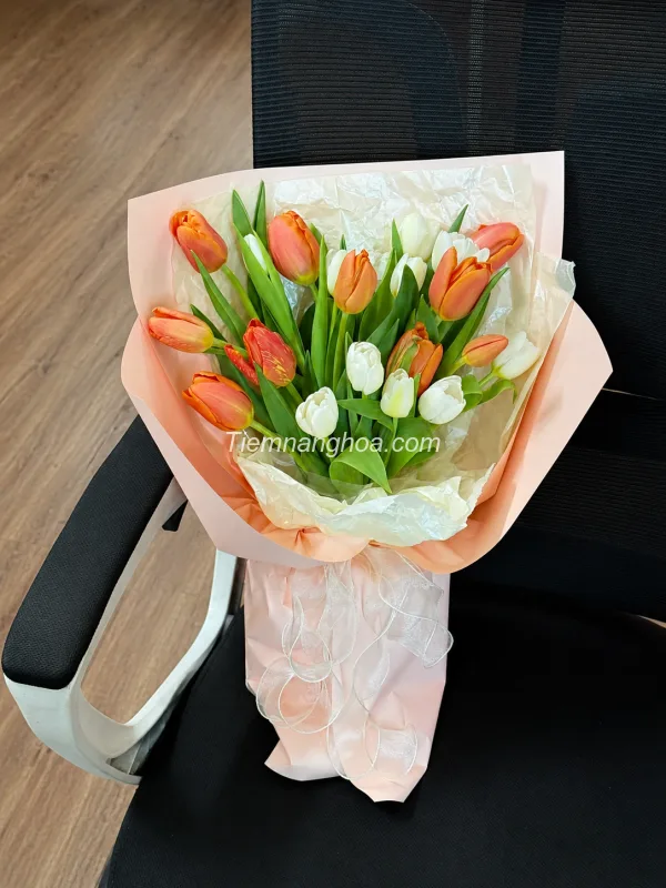 Bó hoa tulip cam mix trắng HB313