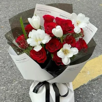 Bouquet of red roses mixed with Tulips HB258