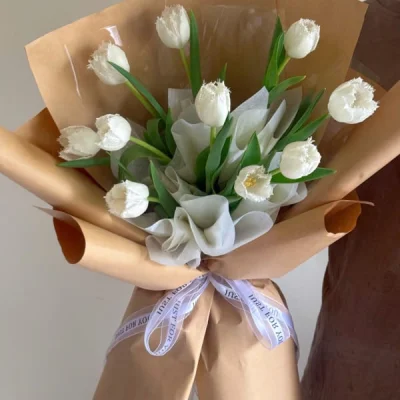 Bouquet of white sawtooth tulips HB243