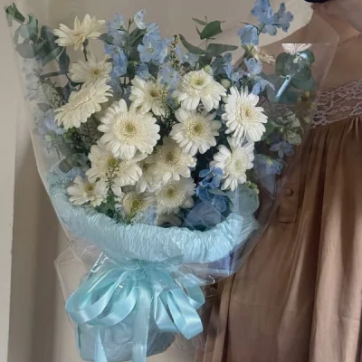 Blue and white delphinium bouquet HB247