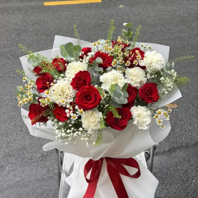 Bó Hoa Hồng Đỏ Tông Đỏ Trắng Sang Trọng HB289