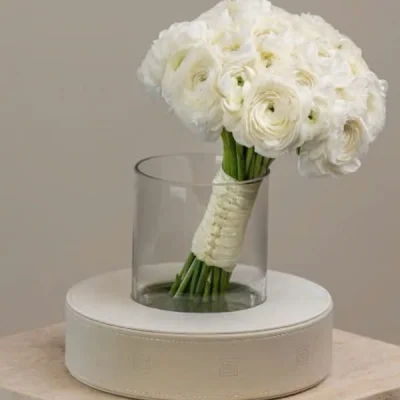 Wedding flowers in the bride's hand HC21